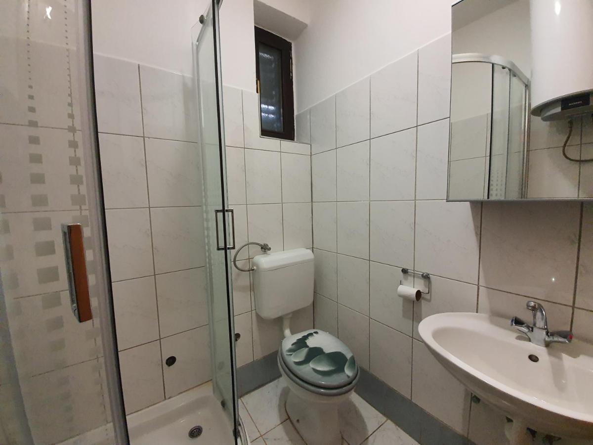 Apartmani Bellevue Vir Exterior foto