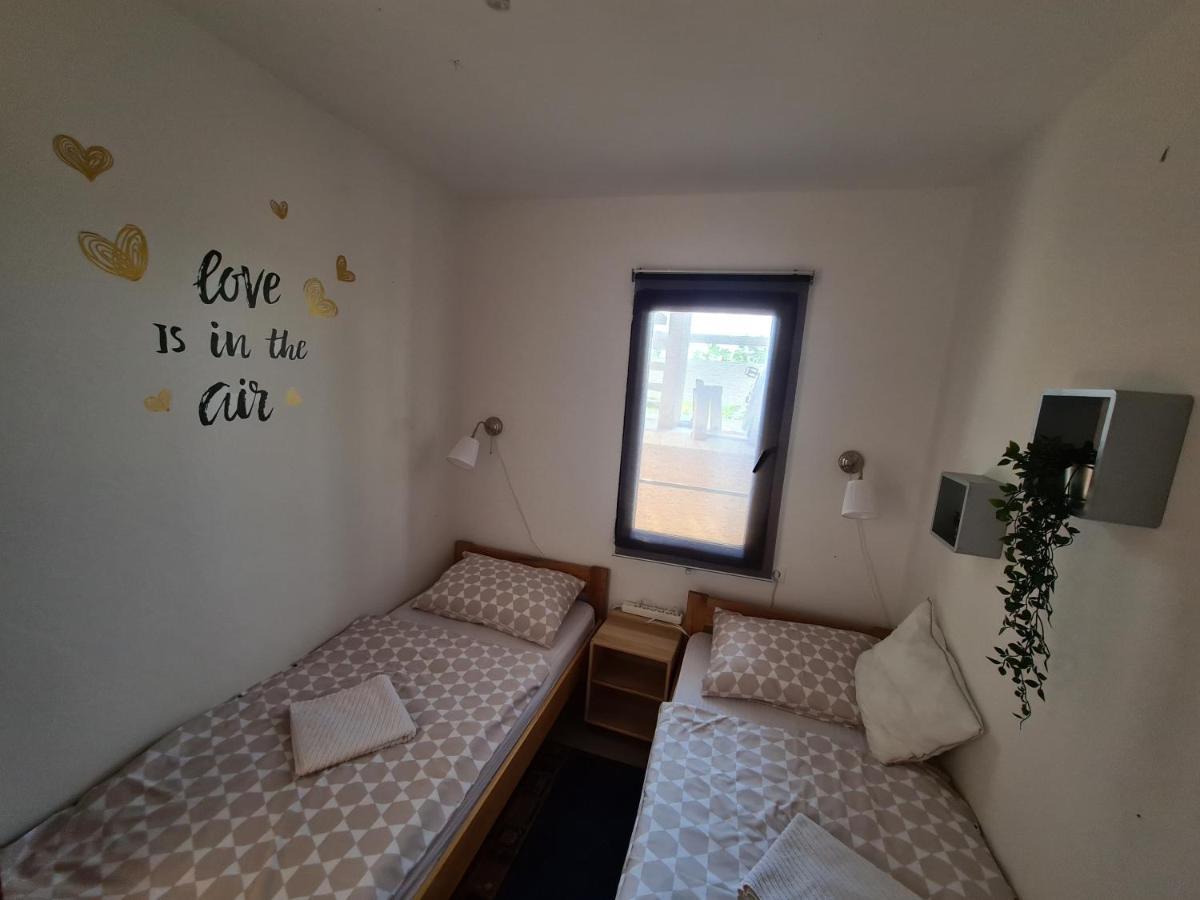 Apartmani Bellevue Vir Exterior foto